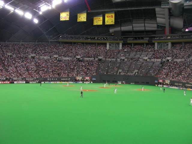 守備につく日本ハムナイン